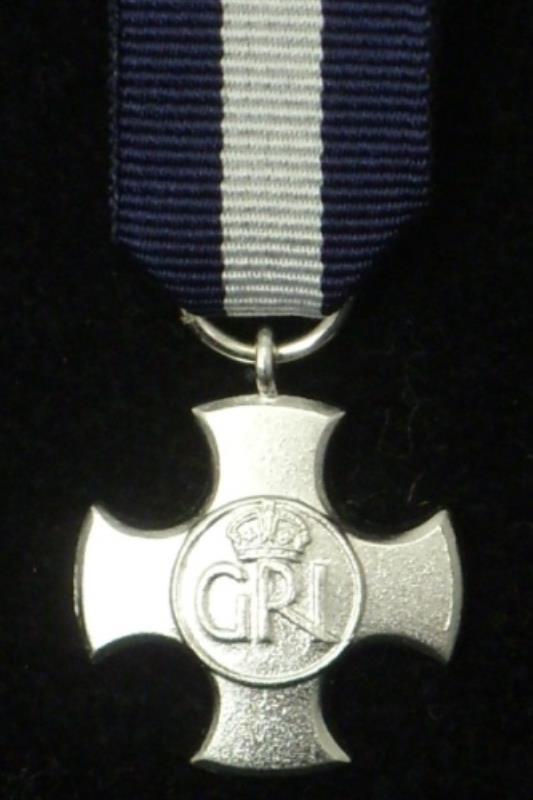 Distinguished Service Cross - GVI Miniature Medal