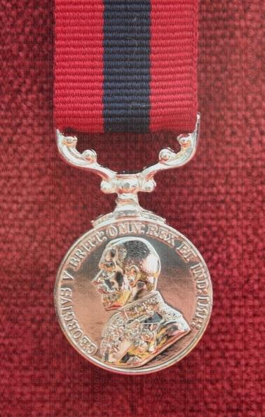 Distinguished Conduct Medal - GV (uncrowned) Miniature Medal