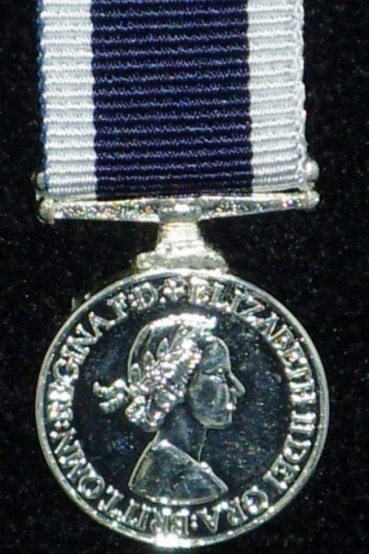Navy LSGC EIIR (BRITT:OMN) Miniature Medal