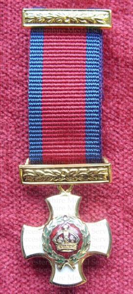 DSO - GVI (1st type 1938-48) Miniature Medal