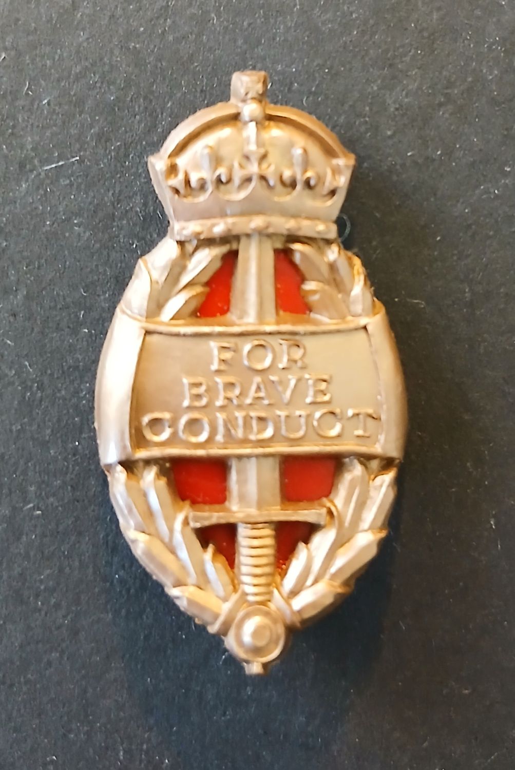 King&amp;#039;s Commendation for Brave Conduct plastic badge