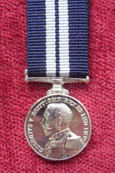 Distinguished Service Medal GV Miniature Medal