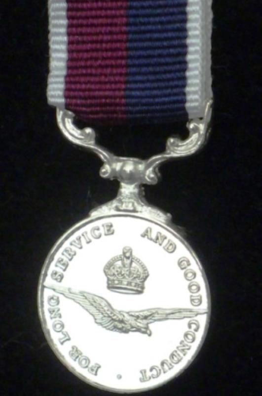 RAF Long Service & Good Conduct (EIIR) (DEI:GRATIA)