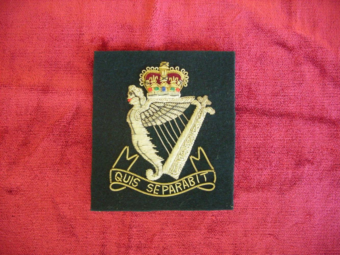 Worcestershire Medal Service: Royal Irish Rangers QC Wire Blazer Badge