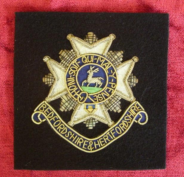 Worcestershire Medal Service: Beds and Herts Regt Wire Blazer Badge