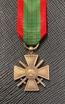 France - Croix de Guerre 1939-45 Miniature Medal